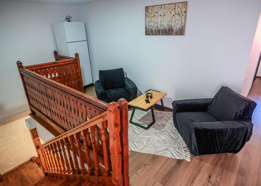 shared lounge/tv area