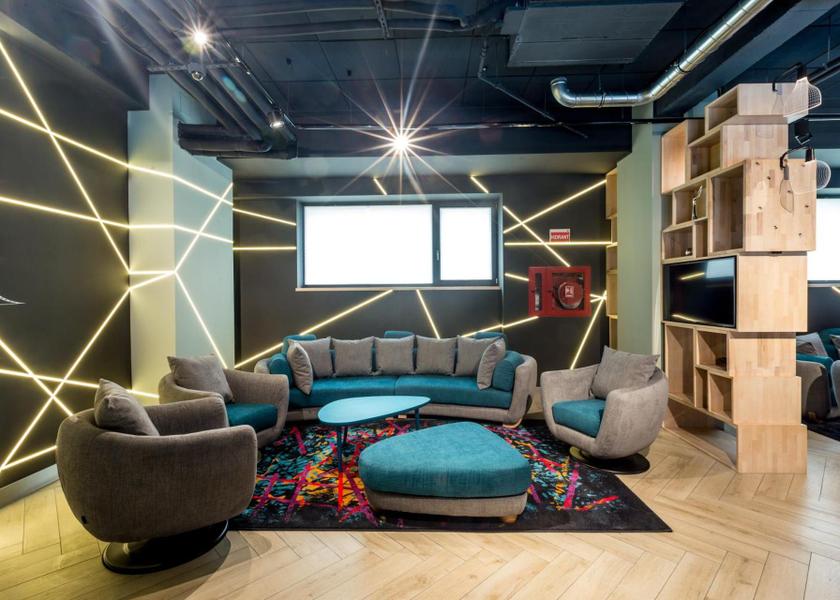  Constanta shared lounge/tv area