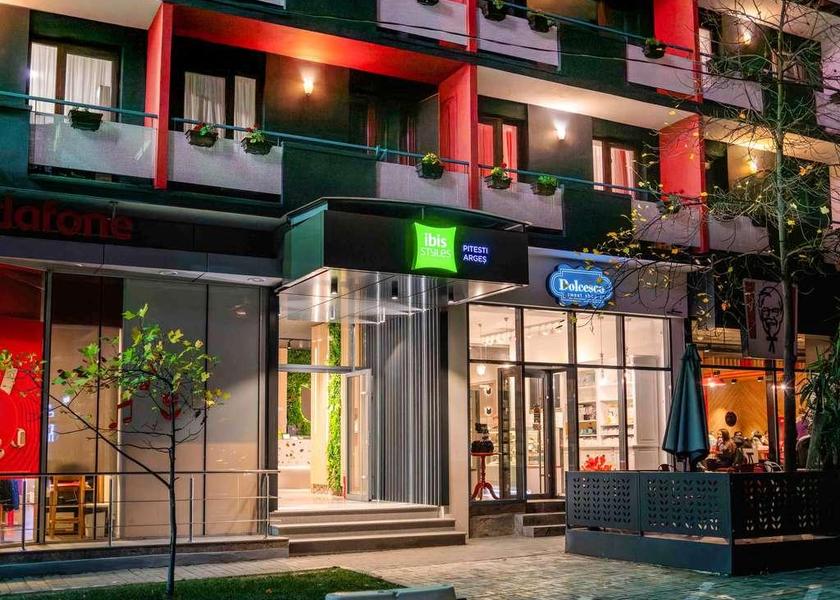  Pitesti Hotel Exterior