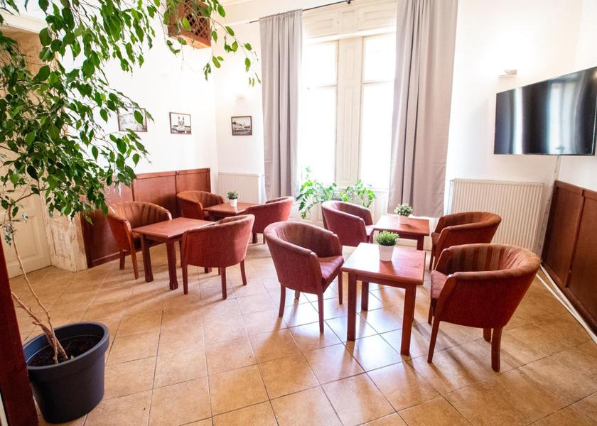  Nitra shared lounge/tv area