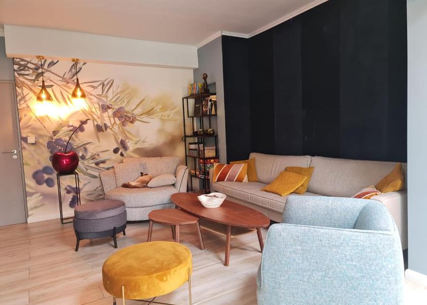 shared lounge/tv area