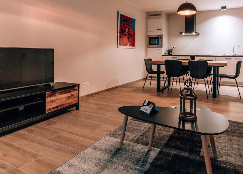 shared lounge/tv area