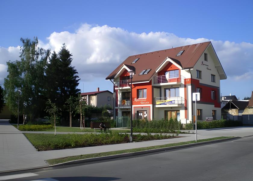  Velka Lomnica exterior view