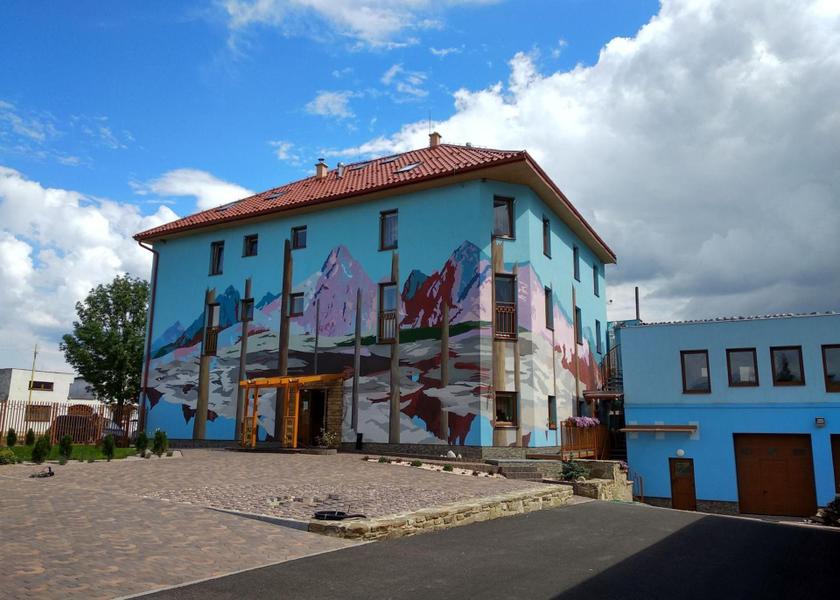  Velka Lomnica exterior view