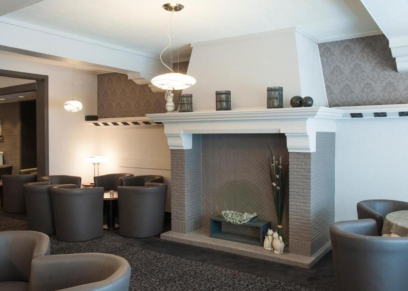 shared lounge/tv area