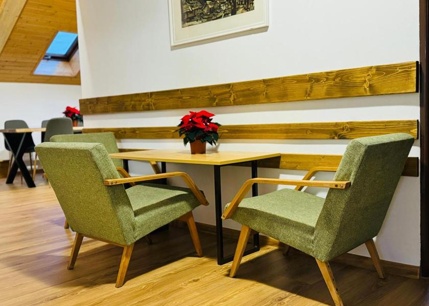 shared lounge/tv area