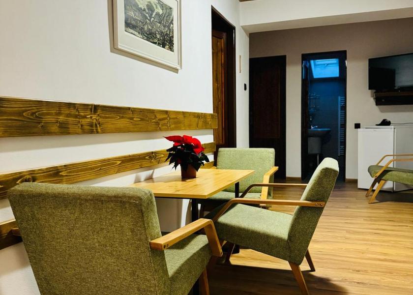 shared lounge/tv area