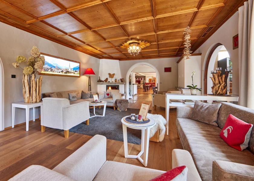 shared lounge/tv area