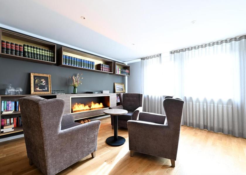 shared lounge/tv area