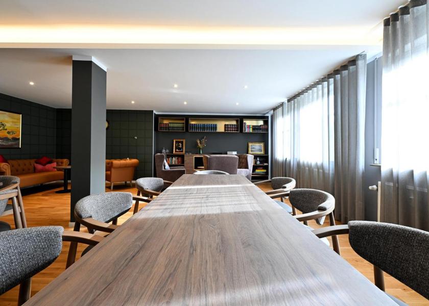 shared lounge/tv area