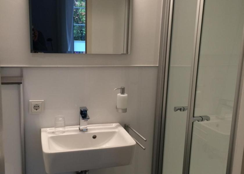 North Rhine-Westphalia Düsseldorf Double Room with Private Bathroom