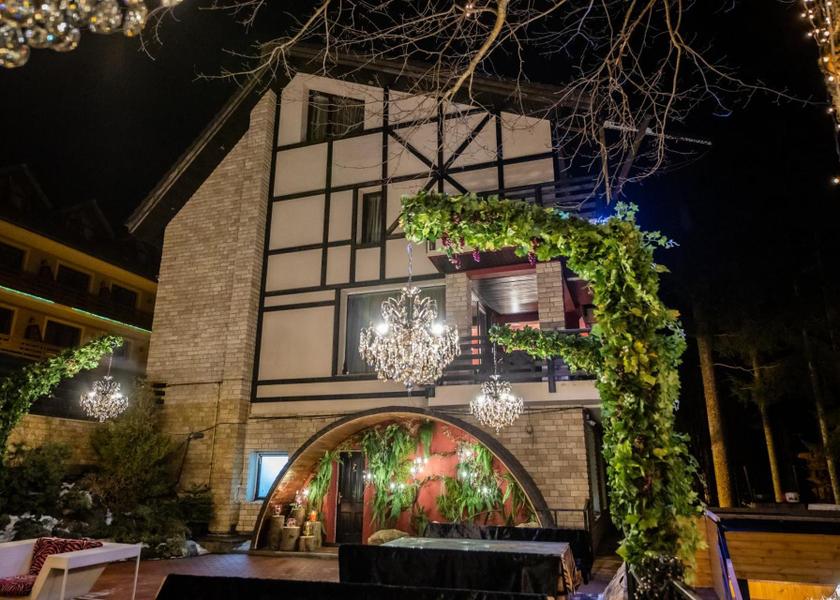  Predeal exterior view