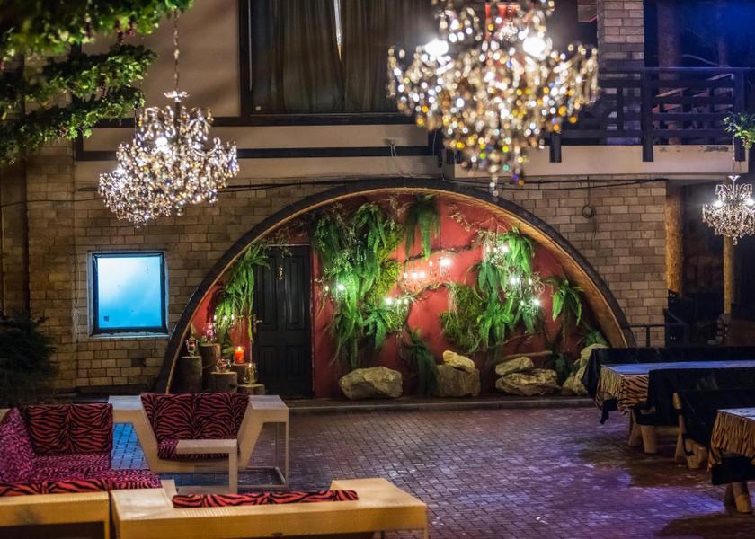  Predeal exterior view