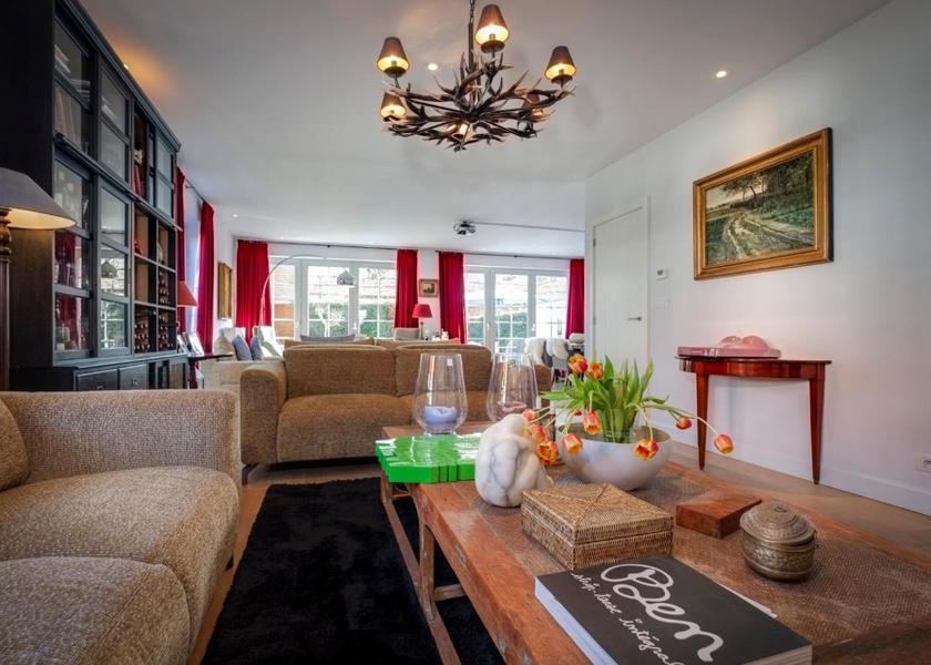 shared lounge/tv area