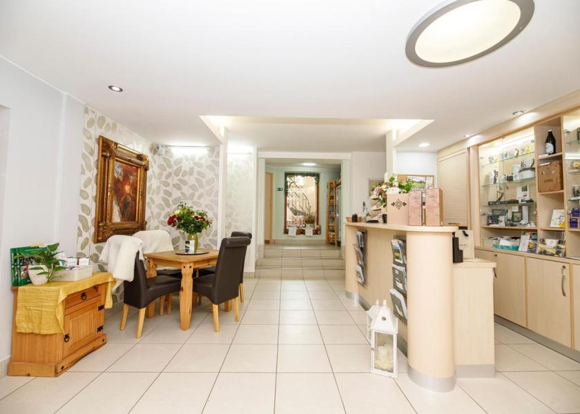 Zlin Region Luhačovice lobby