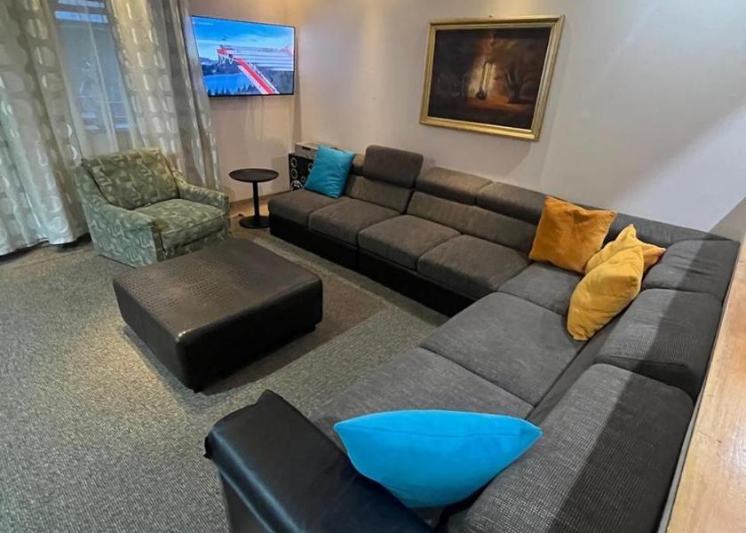 shared lounge/tv area