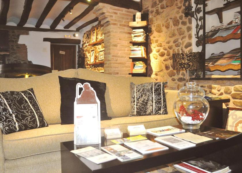 La Rioja Santo Domingo de la Calzada Shared lounge/TV area