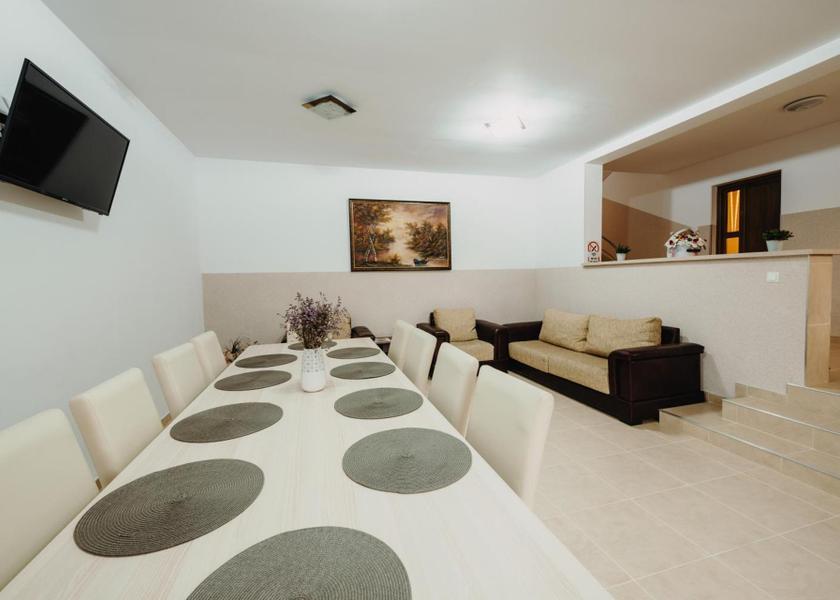 shared lounge/tv area