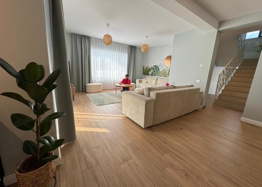 shared lounge/tv area