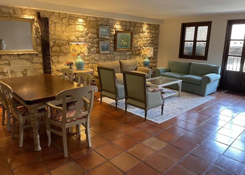 Basque Country Laguardia shared lounge/tv area