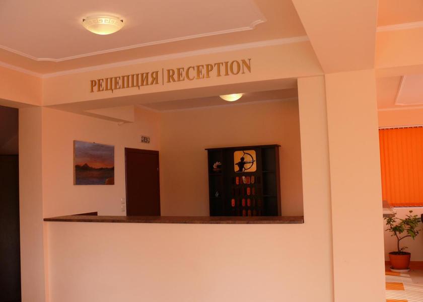 Burgas Byala shared lounge/tv area