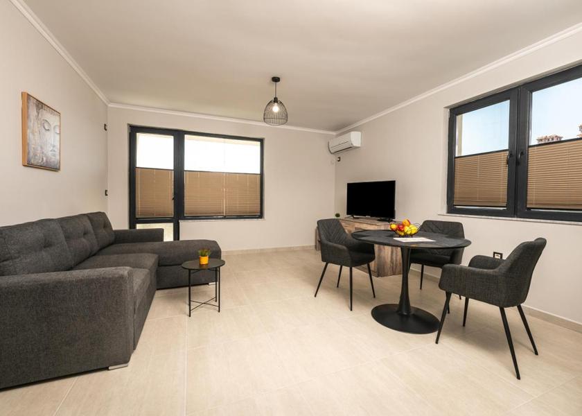 shared lounge/tv area