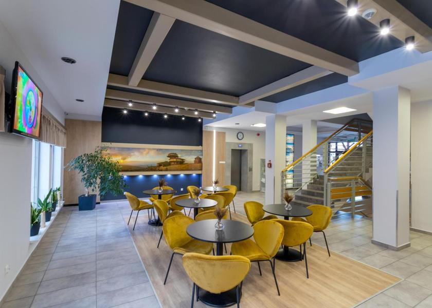 shared lounge/tv area