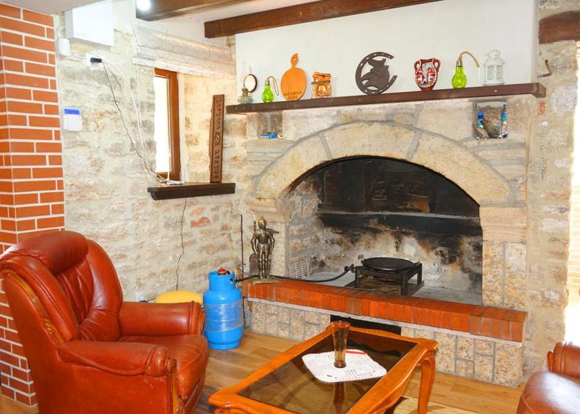 shared lounge/tv area