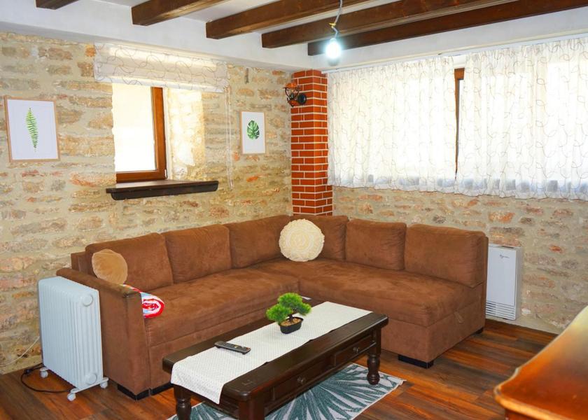 shared lounge/tv area