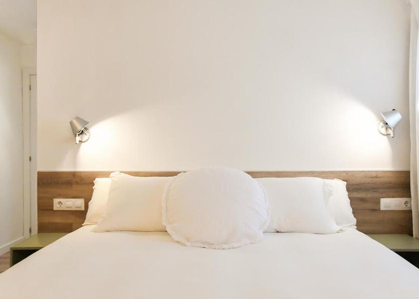 Catalonia Banyoles King Room with Pool View