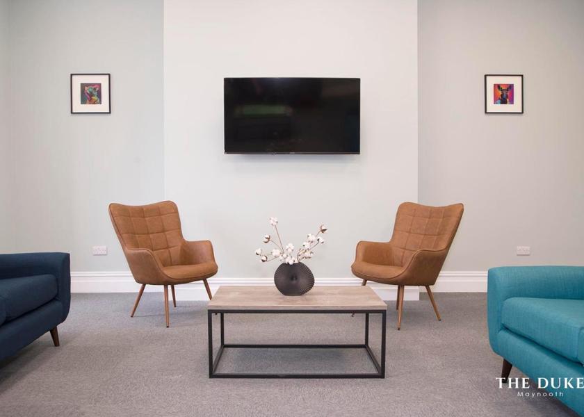 shared lounge/tv area