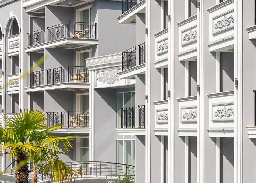 Burgas Lozenets exterior view