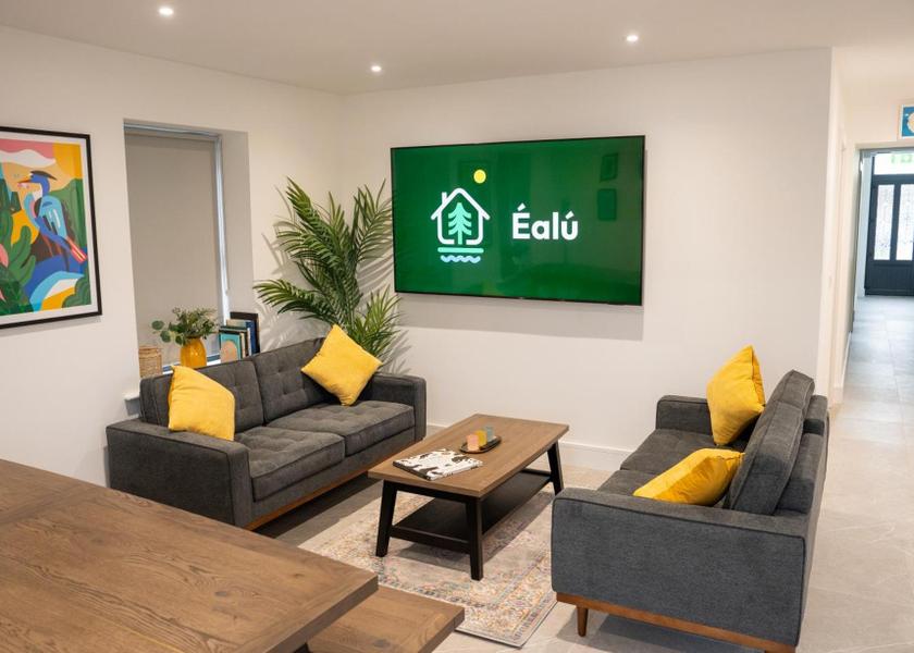 shared lounge/tv area