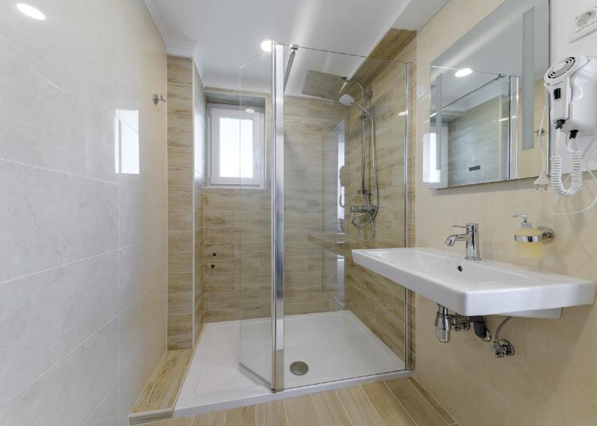  Zagreb Deluxe One Bedroom Suite with Pool Access
