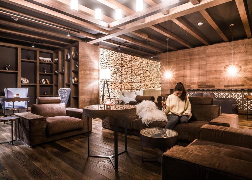 shared lounge/tv area