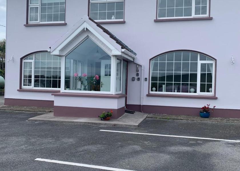 Kerry (county) Dingle exterior view