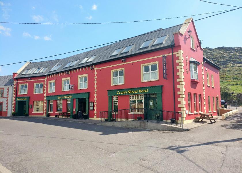 Kerry (county) Dingle exterior view