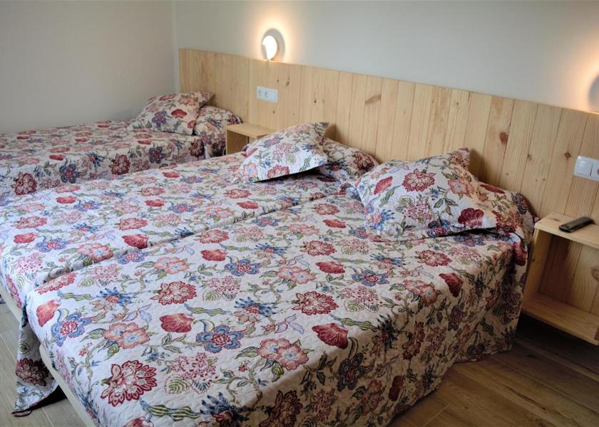 Navarre Estella Triple Room with Shared Bathroom
