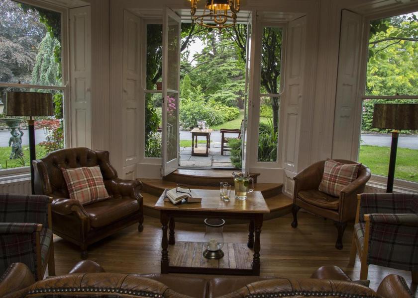 shared lounge/tv area