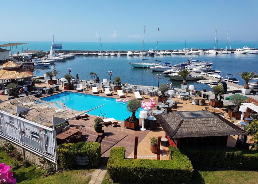 Burgas Nessebar swimming pool
