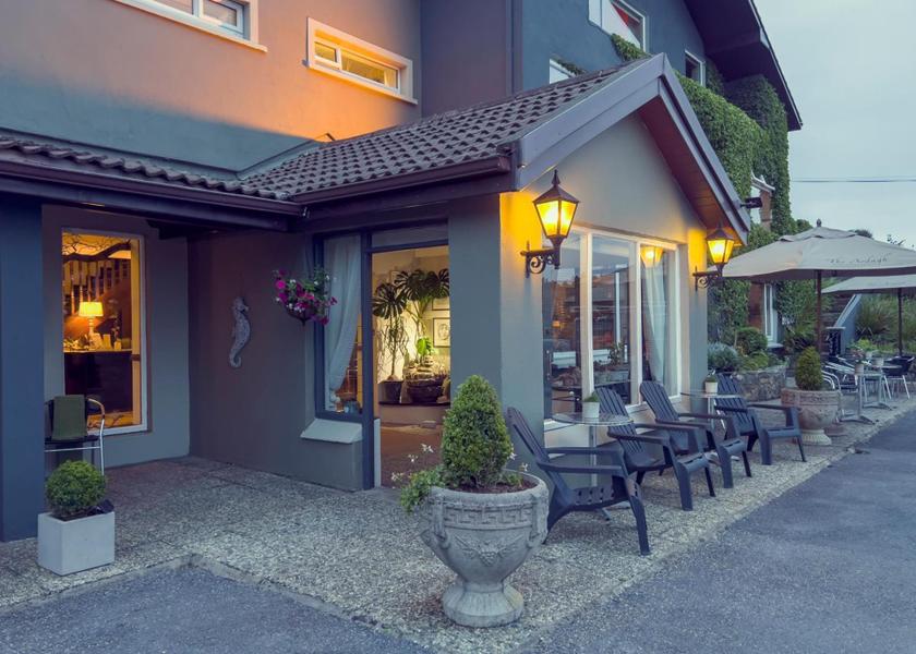 Galway (county) Clifden exterior view