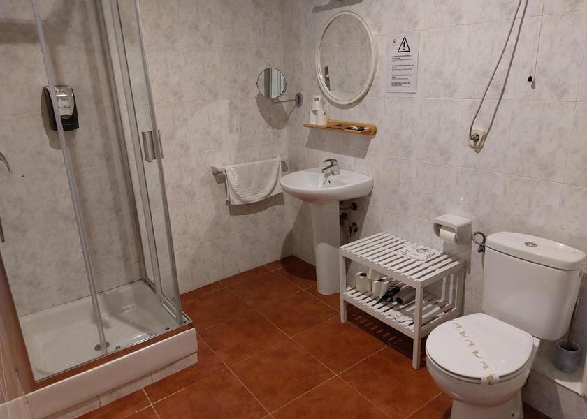 Encamp Pas de la Casa Economy Quadruple Room