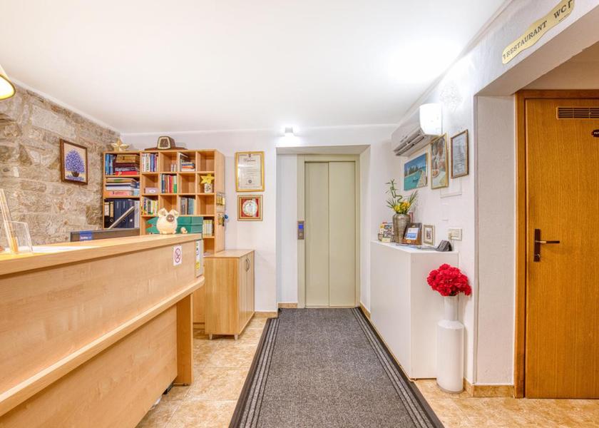 Istria County Novigrad lobby