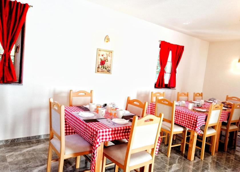 shared lounge/tv area