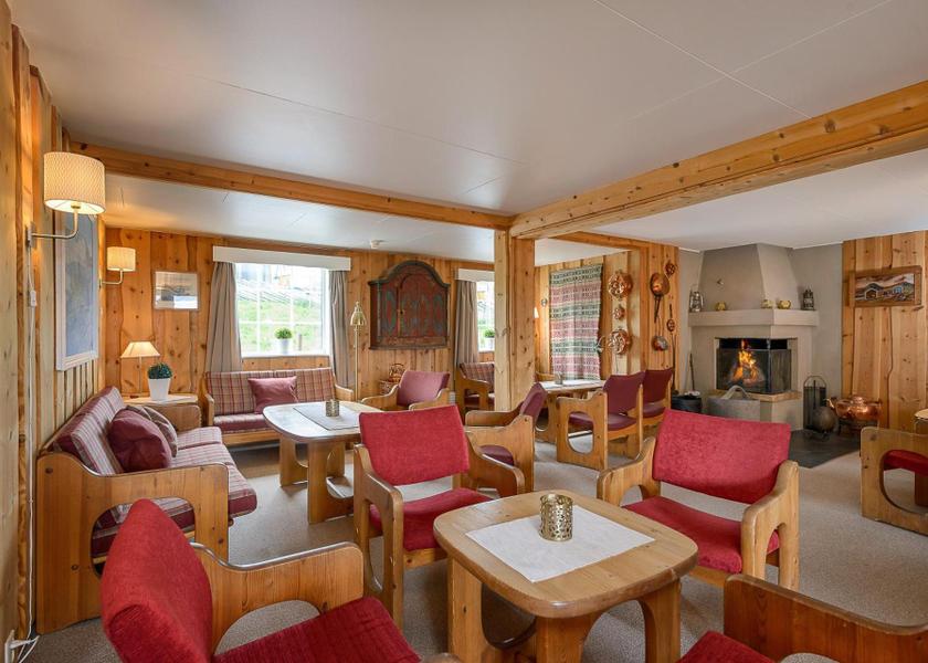 shared lounge/tv area