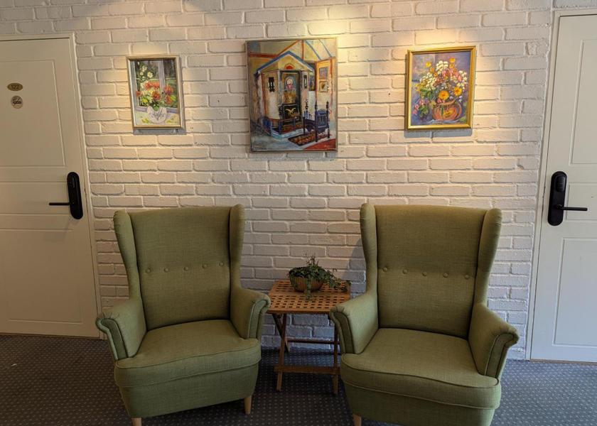 shared lounge/tv area