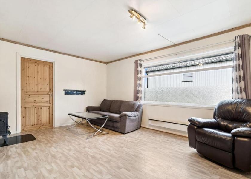 shared lounge/tv area