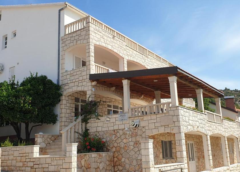 Split-Dalmatia Jelsa facilities