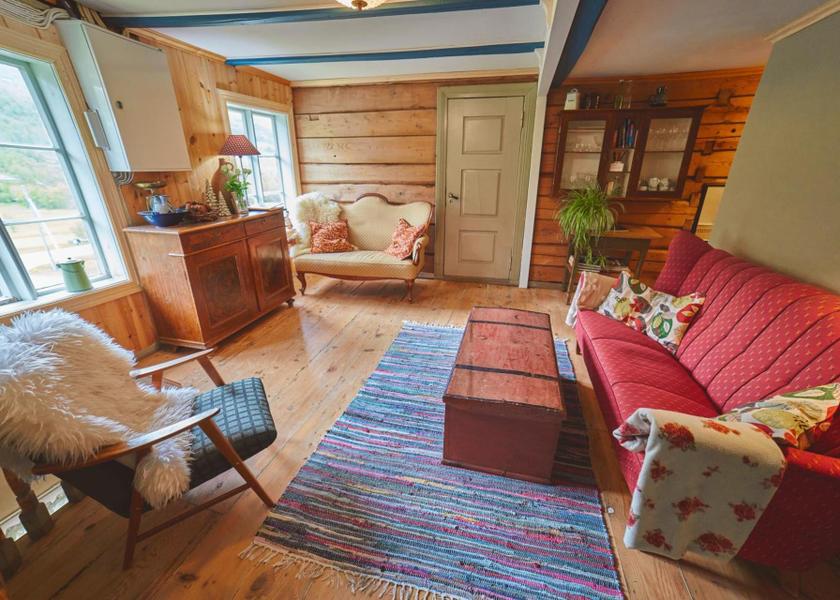 shared lounge/tv area