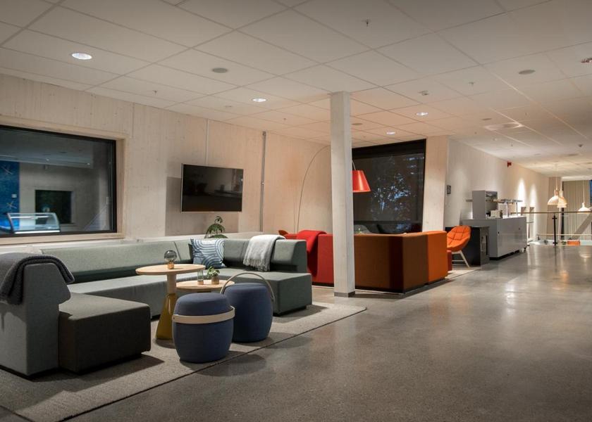 shared lounge/tv area